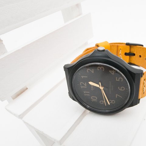 新作♪ HERMES エルメス 糸使用♪ CASIO ワイドフェイス アリゾナ レザー 革ベルト 腕時計 （色：イエロー）※受注後、製作♪ 