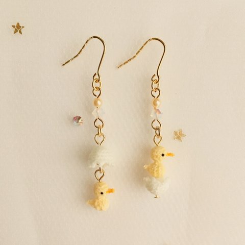 たまごの殻とひよこのピアス（イヤリング）