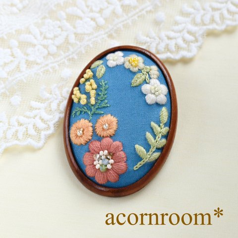 お花サークルの刺繍ブローチ