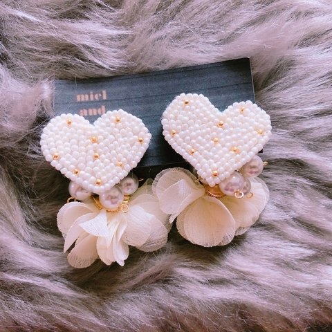 ○white heart fringe earring○