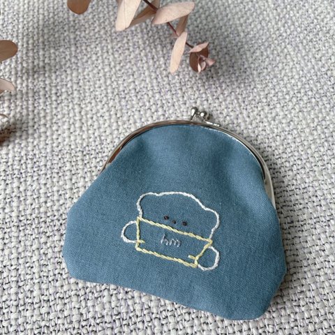 クマの刺繍のがま口（パソコン）