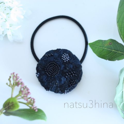 ネイビー刺繍ヘアゴム