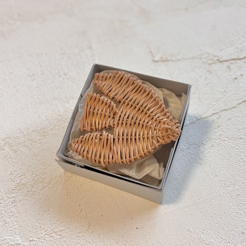 tori rattan brooch トリラタンブローチ　箱付き