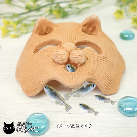 素焼き猫のお魚ハウス(中サイズ)～おちょぼぐち猫ちゃん　aa145-151