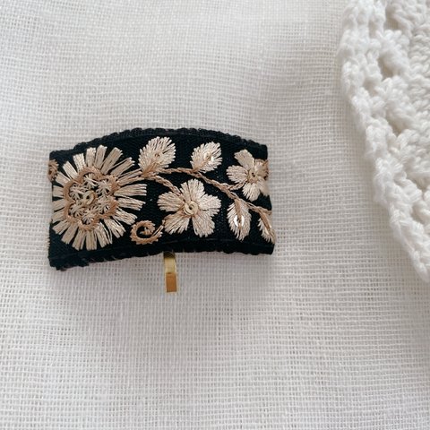 自由に曲げれるポニーフック　インド刺繍　BLACK GOLD