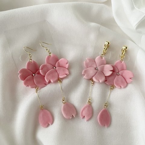 桜のピアス・イヤリング