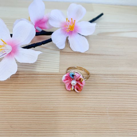 ピンクの小花の指輪