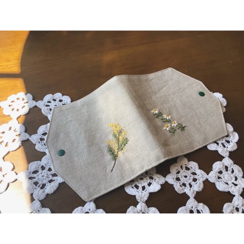 刺繍入り【紙・布マスク兼用】マスク一時保管ケース/Lサイズにも対応/マスク 仮置き/パッチワーク/可愛く/せめて可愛いもので/前向きに/プレゼント/仮置きケース/マスク保管ケース/紙マスク/布マスク