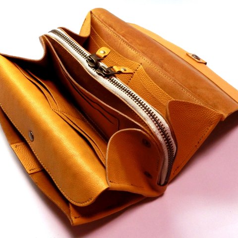 コスメ、文房具も入る大容量コインケースの長財布（黄色）（コインケース外せます）
