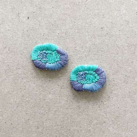 ash blue×green刺繍ピアス