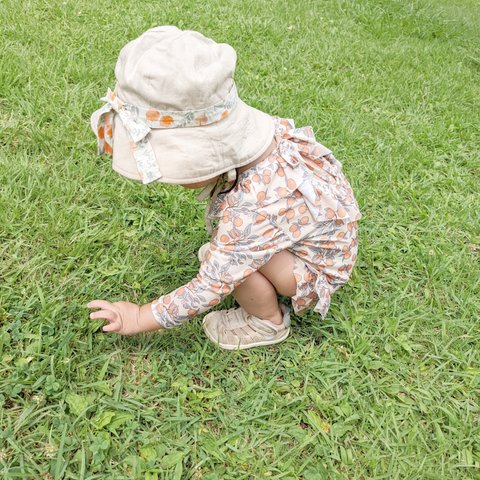 風に揺れるマリーゴールドの帽子
marigold tied hat