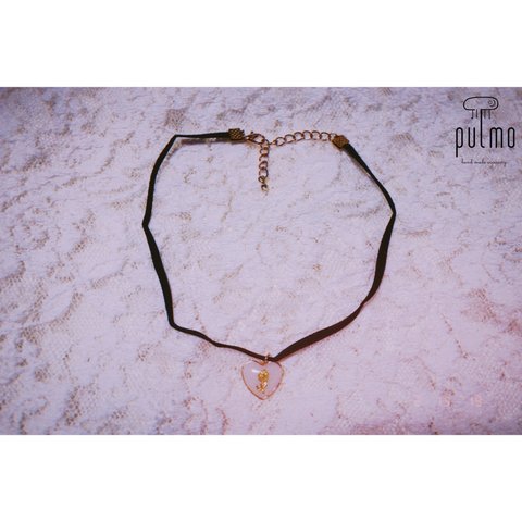 rose choker