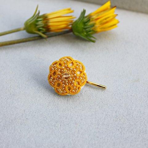【 糸のbouquet 】  Nostalgic flower  { marigold } クルミボタンポニーフック