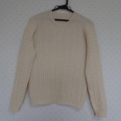 手作りウール100%ケーブル編みセーター（クリーム）
