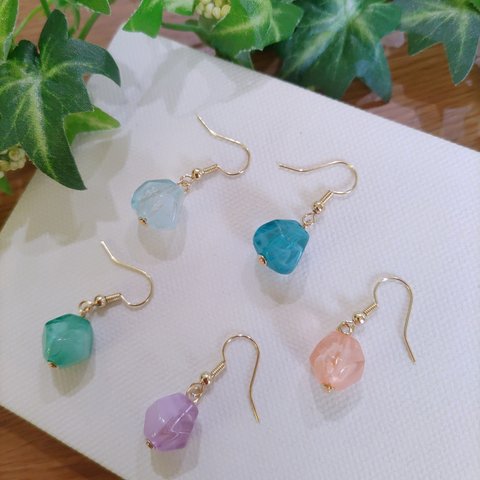 【 𖤣𖥧𖥣🄿𖡡𖥧𖤣】《sale》コロンと かわいい 多角形 ビーズ シンプル ピアス イヤリング