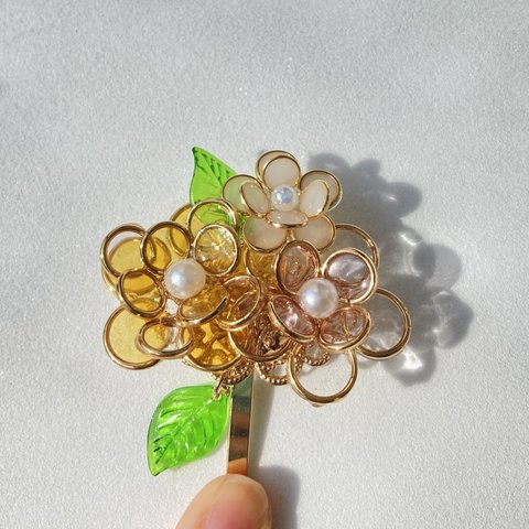 オシャレな海の花 透き通るキラキラ ポニーフック