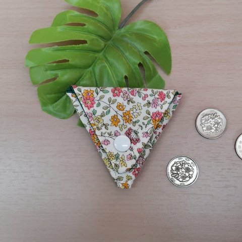 可愛い小花　三角コインケース
