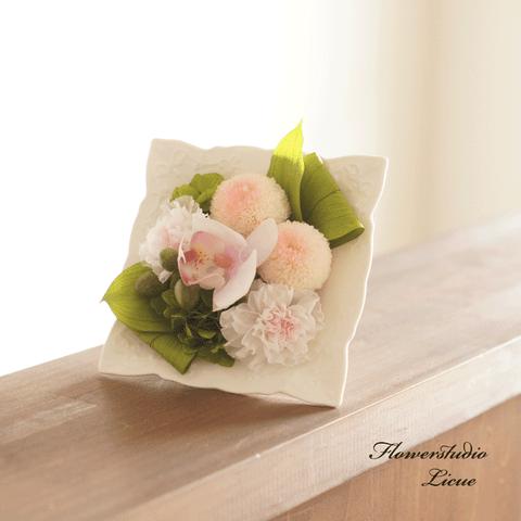 再販2【仏花】胡蝶蘭とマムのフレーム型仏花