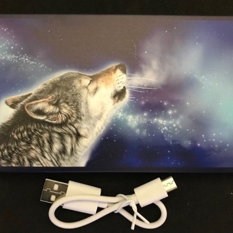 夜空に映えるオオカミ　大容量モバイルバッテリー　10000mAh 