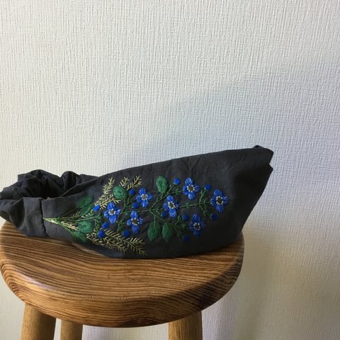 ヘアバンド　あおのはなの刺繍