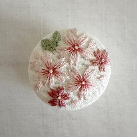  〈刺繍キット〉桜の刺繍ブローチ -丸 -