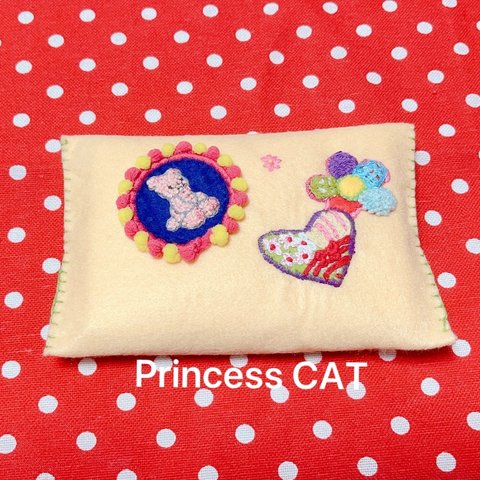 ☆Babyレトロ風な刺繍たくさんのフェルトティッシュケース☆