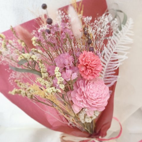 可愛いブーケを★dryflower花束★愛のピンクドライフラワーlovely❤︎ドライフラワーがずっと綺麗に咲き続けてくれます♪ソラローズブーケ❤︎ギフトメッセージカードが付きます