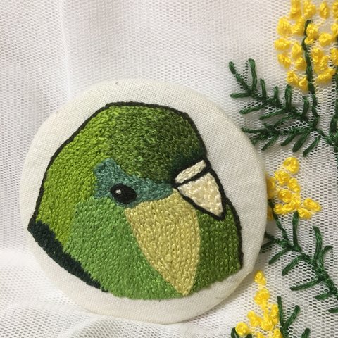可愛い小鳥の刺繍ブローチ