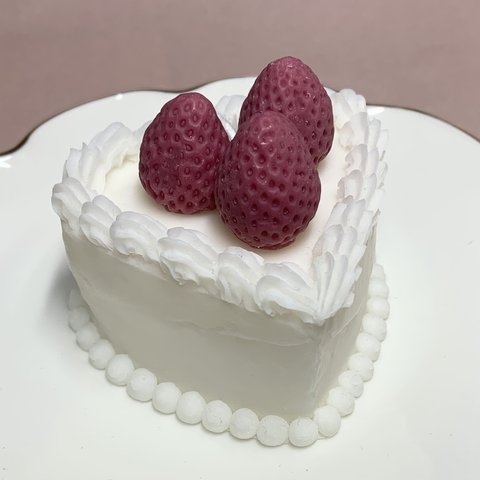 いちごのホールケーキキャンドル（ハート型）🍓🕯️