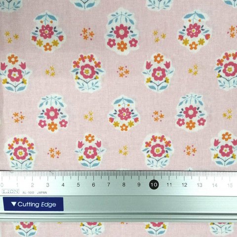 50ｃｍ単位　ピンク系お花プリント　綿シーチング生地　F056