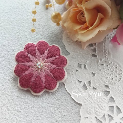 刺繍ブローチ『空想のダリア』“アンティークルージュ“【No.23】お花のアクセサリー