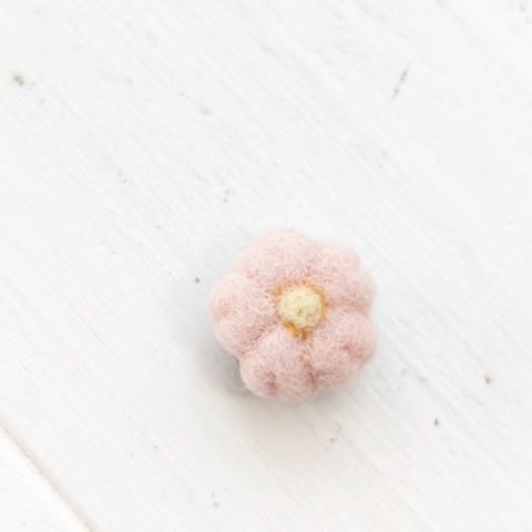 羊毛フェルト で作った  さくら 型 🌸 かわいい 花の マグネット 春