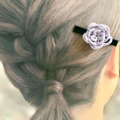 パープルのお花のヘアクリップ　普段使いにもお出掛けにも