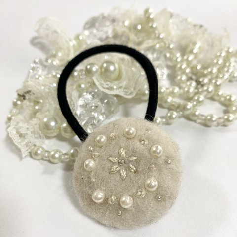 刺繍ヘアゴム 羊毛フェルト 雪の花