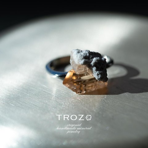 【024 Stay Gold Collection】 トパーズ 鉱物原石 イヤーカフ 天然石 アクセサリー