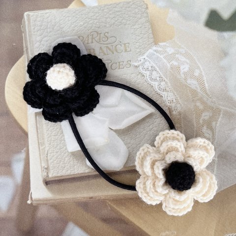 送料無料♡毛糸で編んだ　お花2個付きヘアゴム
