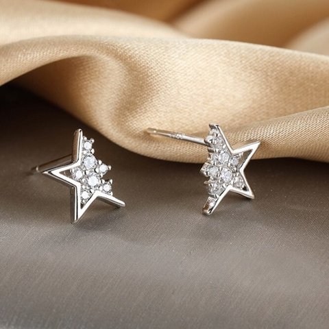 【ピアス】1ペア　星ピアス　　ビジュー　シルバー　シリコンキャッチ付き