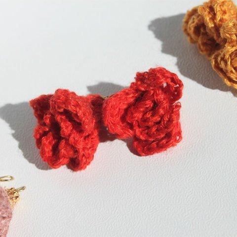 手紡ぎシルクで編んだ薔薇のタッセル　２個セット　レッド