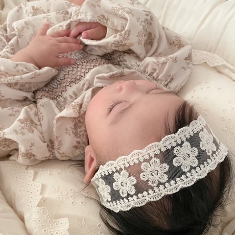 2種類の幅から選べる【lace hair band】　ベビー　赤ちゃん　ヘアバンド  レースヘアバンド　100日祝い　バースデー　結婚式にも