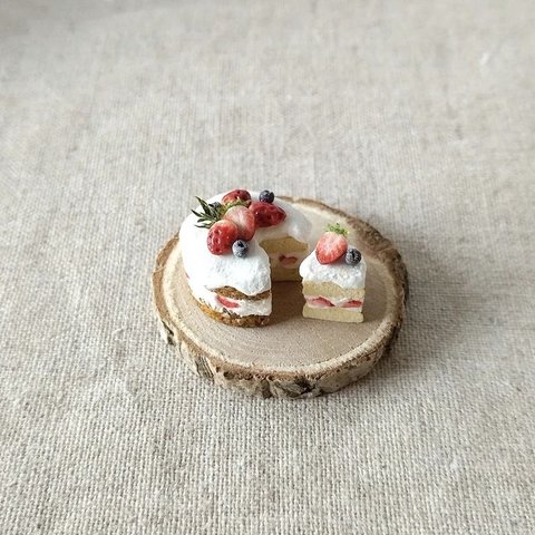 ミニチュアスイーツ　ミニチュアケーキ　いちごのネイキッドケーキ　オープンタイプ　１ピースカット