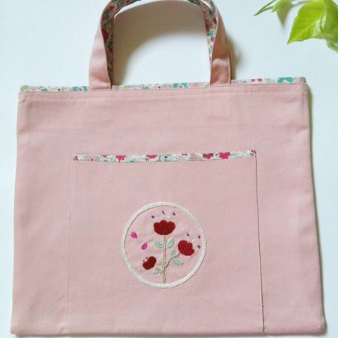 手刺繍のハンドメイドレッスンバッグ★①