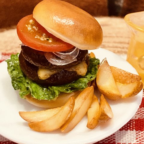 ダブルバーガーとポテトのランチプレート❤︎