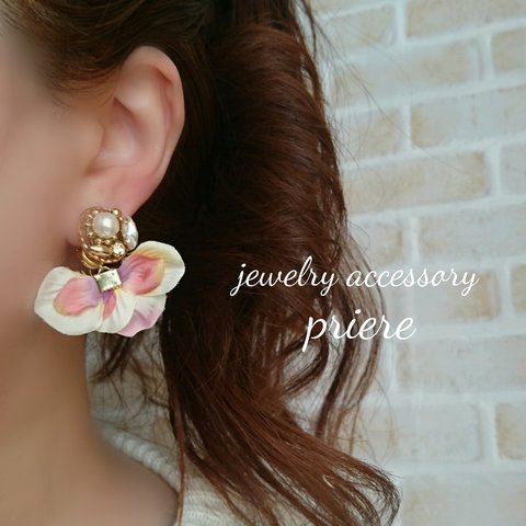 ＊クリアビジュー花びらアクセサリー＊2way(ピンク)(ピアス・イヤリング・チタンピアス)＊