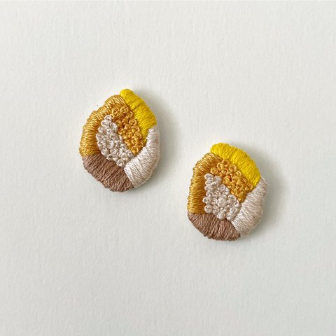 yellow×mastard刺繍ピアス