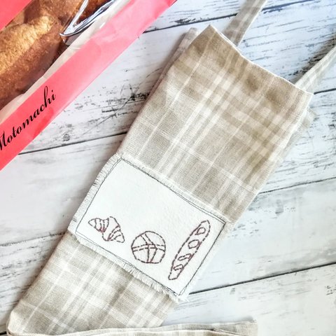 【手刺繍】バケットバッグ　フランスパン入れ　3種類のパンのワッペン　ショルダーバッグ　リネン