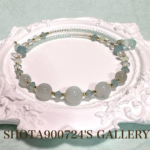 ビルマ本翡翠を花束にして💐　シングルワイヤーブレスレッド　スワロフスキー#minne_new #翡翠　#誕生石　#5月