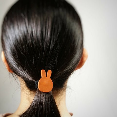 革のヘアゴム　うさぎ　《受注生産》手縫い