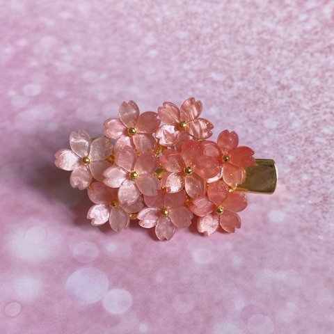桜のヘアクリップ　金ラメグラデーションピンク色