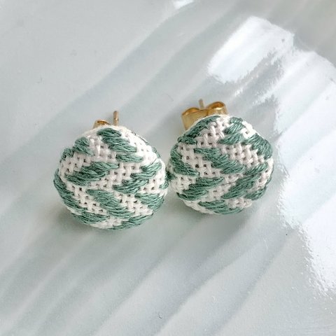 小さなこぎん刺しピアス　sea green