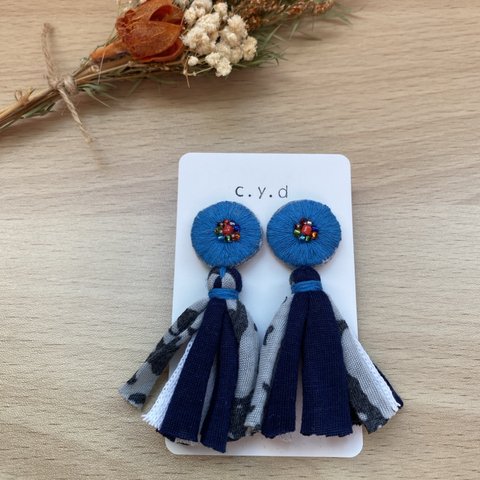 刺繍タッセルピアス❉ブルー